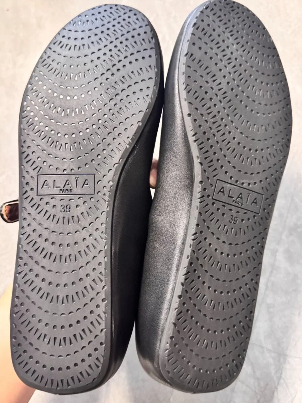 ALAÏA Black Leather Eyelet Mary Jane Flats EU 39